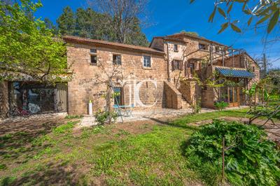 Maison - 275 m² - 11 pièces