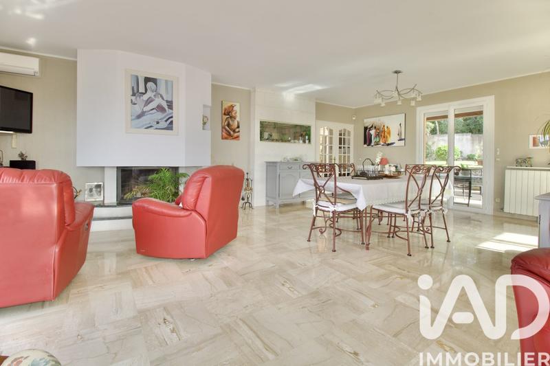 Maison - 204 m² - 9 pièces