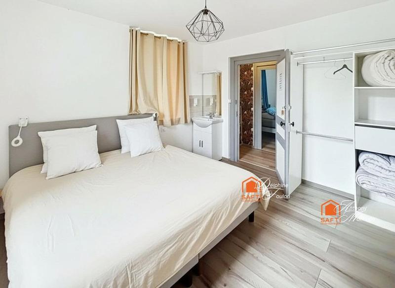 Maison - 234 m² - 10 pièces