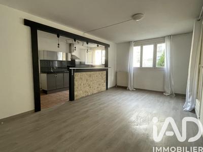 Appartement - 82 m² - 4 pièces