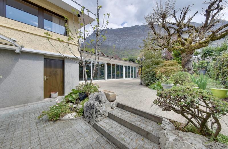 Maison - 251 m² - 6 pièces