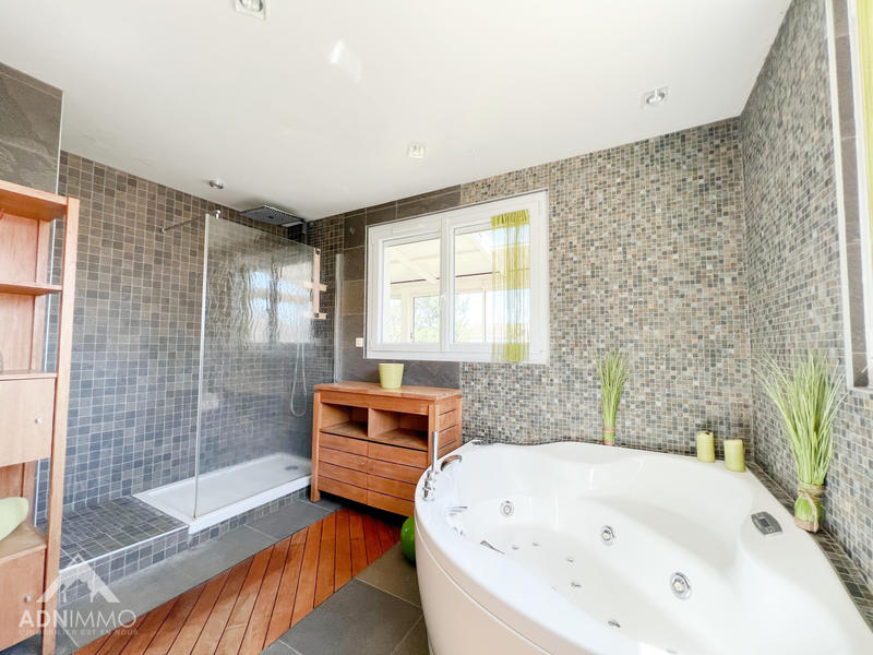 Maison - 170 m² - 5 pièces