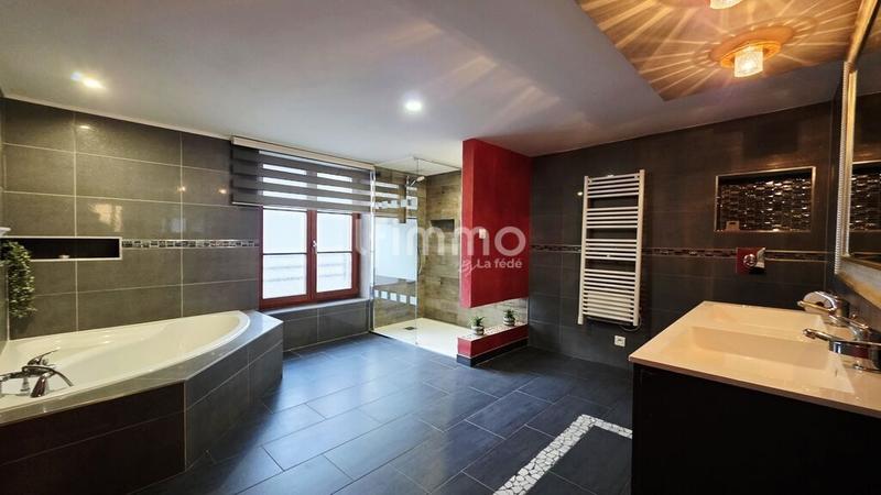 Maison - 200 m² - 7 pièces