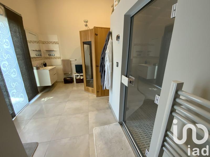 Maison - 305 m² - 7 pièces