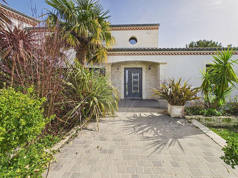 Propriété - 404 m² - 8 pièces