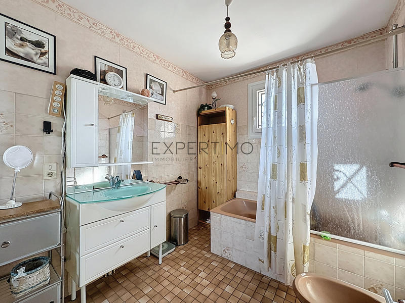 Propriété - 220 m² - 9 pièces