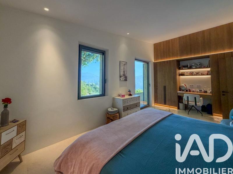 Maison - 245 m² - 5 pièces