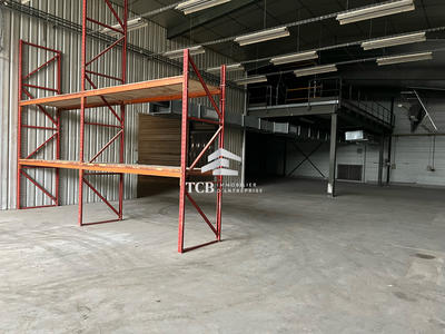 Local d'activités - 1 900 m²