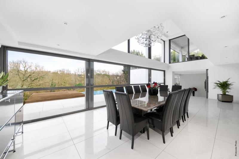 Maison - 402 m² - 9 pièces