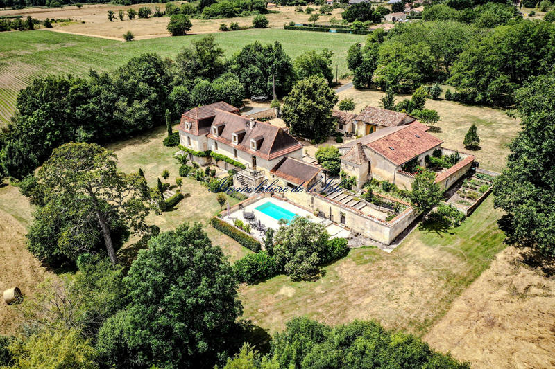 Maison - 295 m² - 8 pièces