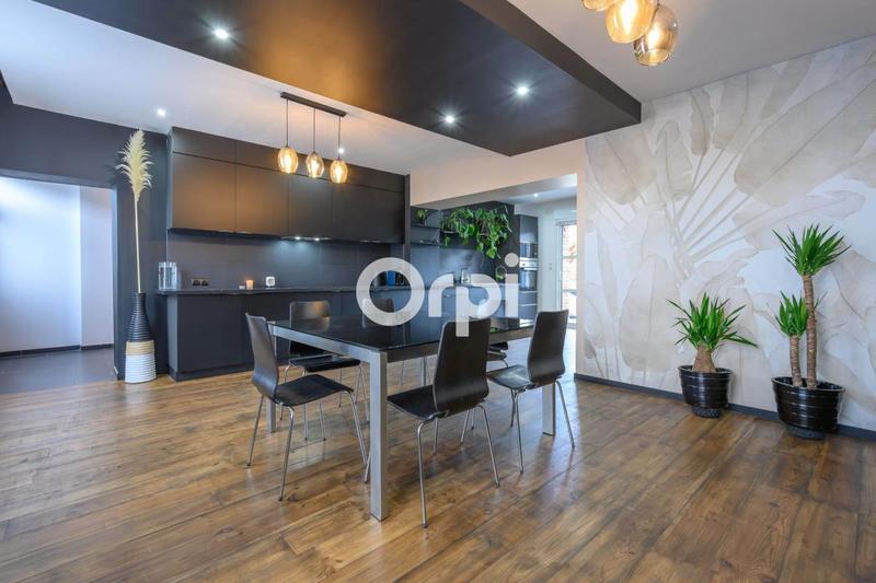 Maison - 225 m² - 6 pièces