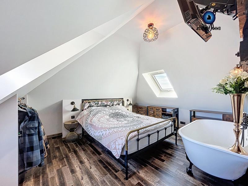 Maison - 210 m² - 10 pièces