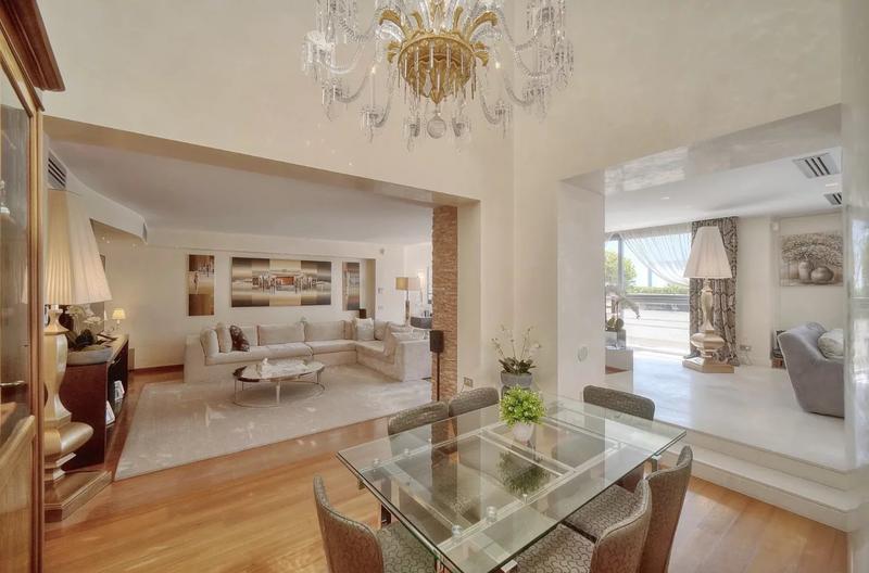 Appartement - 322 m² - 8 pièces