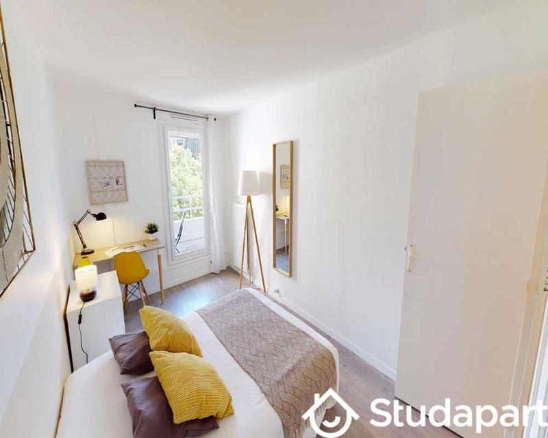 Chambre - 90 m² - 1 pièce