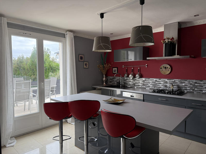 Maison - 277 m² - 8 pièces