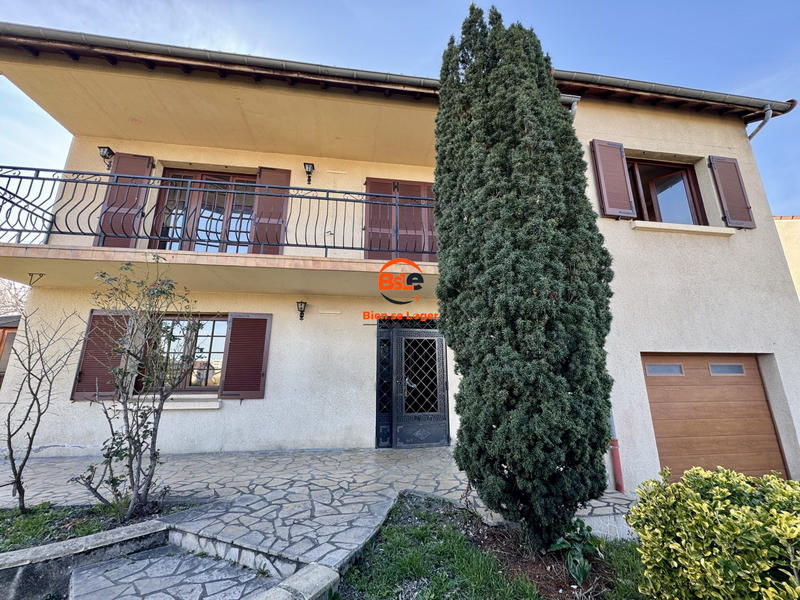Maison - 214 m² - 7 pièces