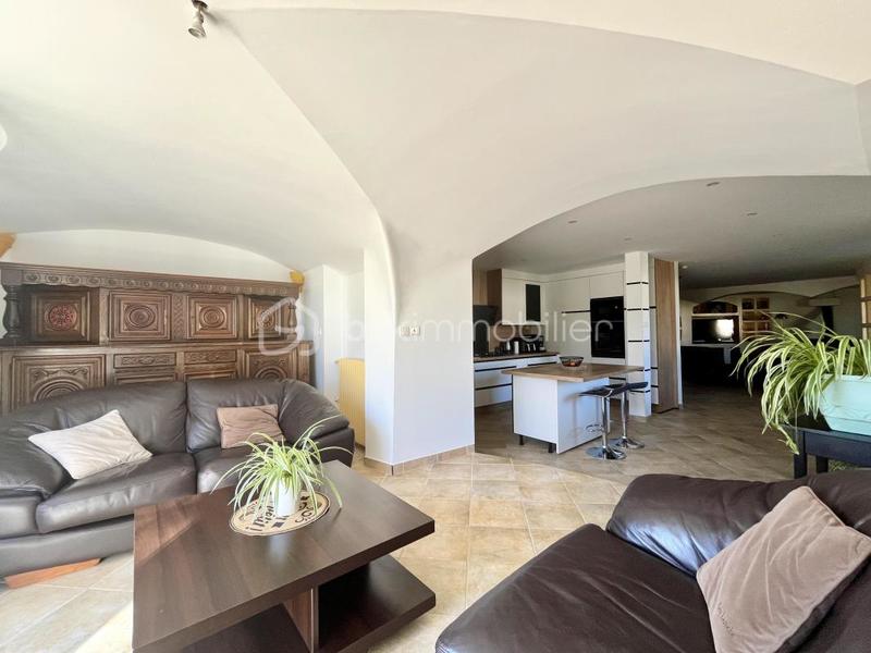 Maison - 201 m² - 7 pièces