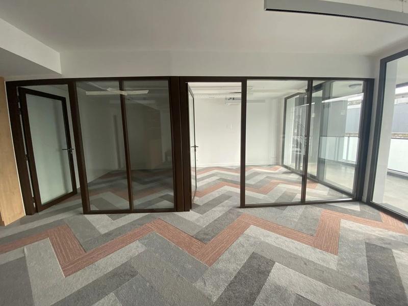 Bureau - 143 m² - 1 pièce