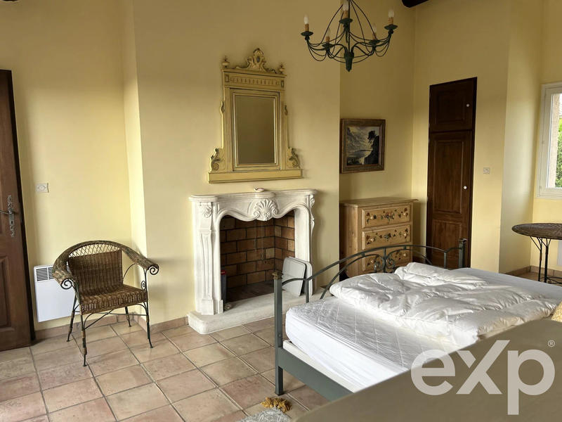 Maison - 232 m² - 8 pièces