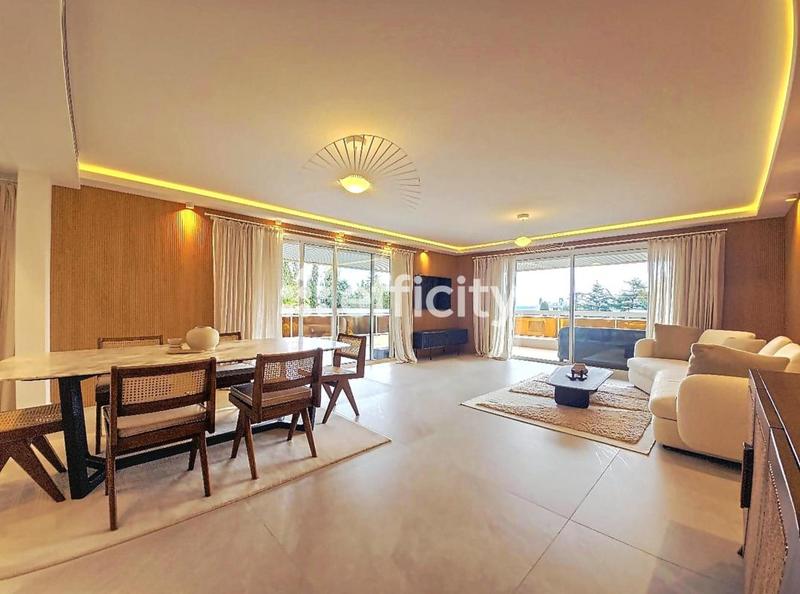 Appartement - 140 m² - 5 pièces