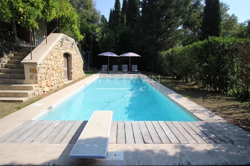 Maison - 300 m² - 10 pièces