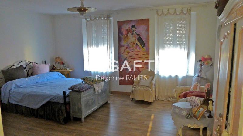 Maison - 230 m² - 5 pièces