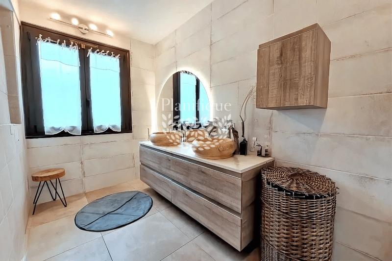 Propriété - 186 m² - 7 pièces