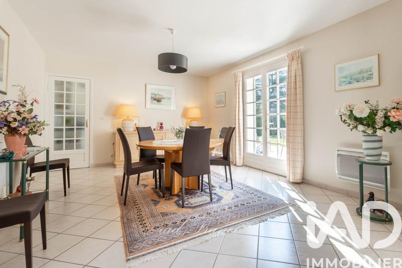 Maison - 246 m² - 9 pièces