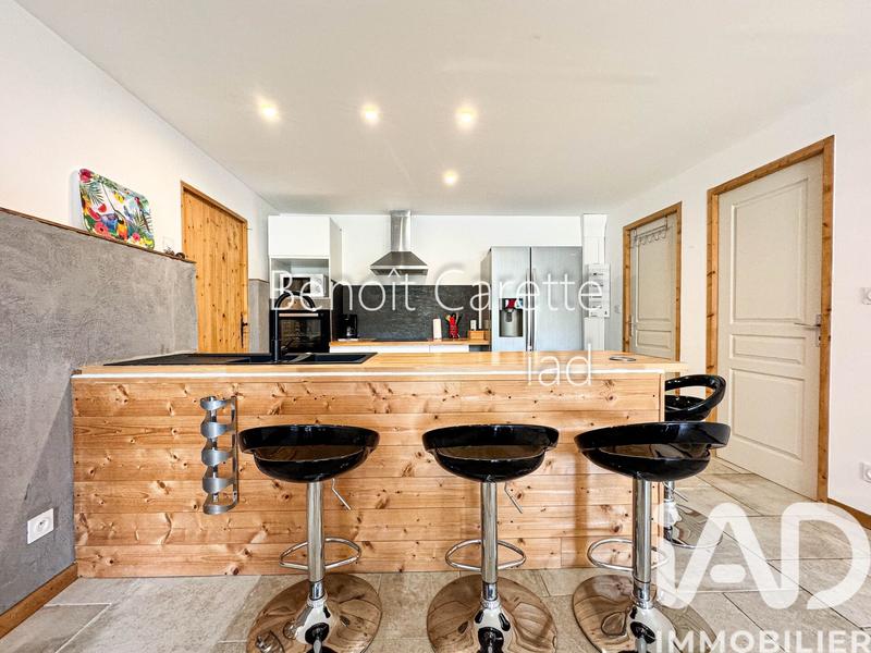 Maison - 180 m² - 8 pièces