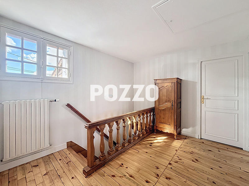 Maison - 218 m² - 8 pièces