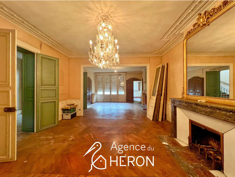 Propriété - 337 m² - 16 pièces