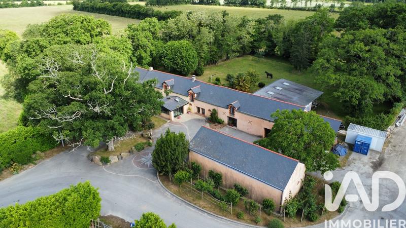 Maison - 394 m² - 9 pièces