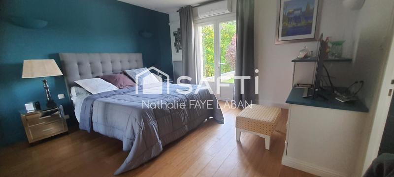 Maison - 250 m² - 8 pièces