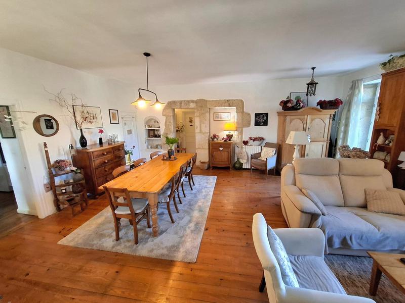 Maison - 220 m² - 8 pièces