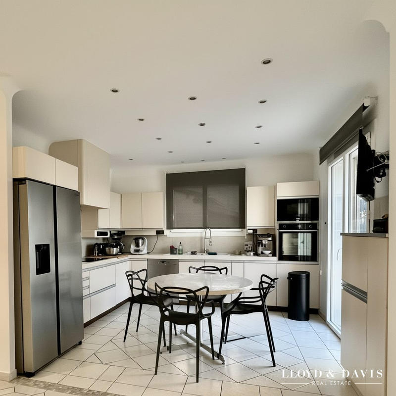 Maison - 236 m² - 7 pièces