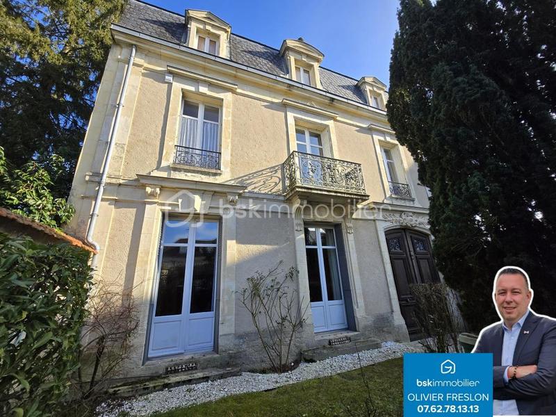 Maison de ville - 284 m² - 11 pièces
