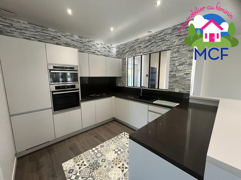 Maison traditionnelle - 223 m² - 7 pièces