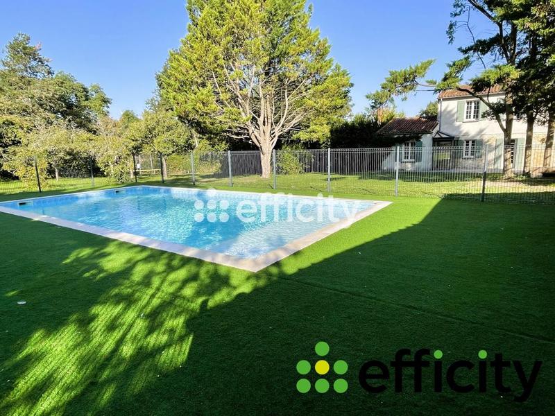 Maison de village - 360 m² - 10 pièces