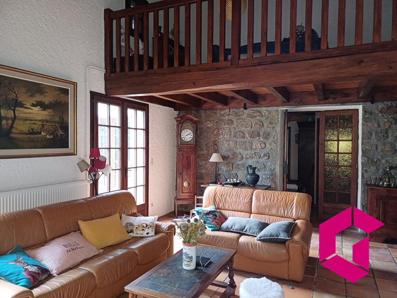 Maison - 200 m² - 11 pièces