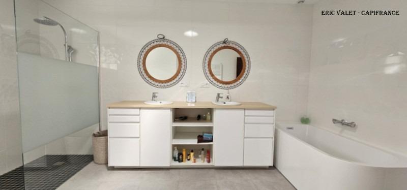 Maison - 285 m² - 9 pièces