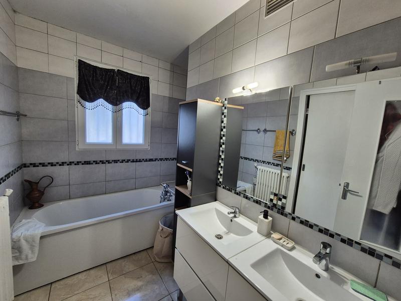 Maison ancienne - 178 m² - 8 pièces