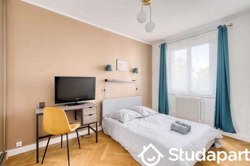 Chambre - 11 m² - 1 pièce