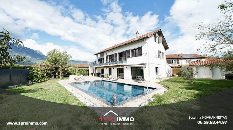 Maison - 220 m² - 9 pièces