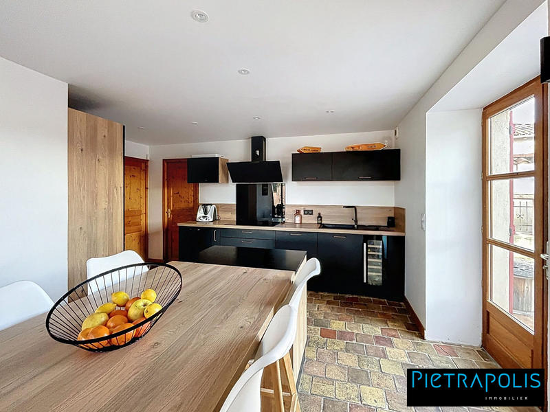 Maison - 277 m² - 9 pièces