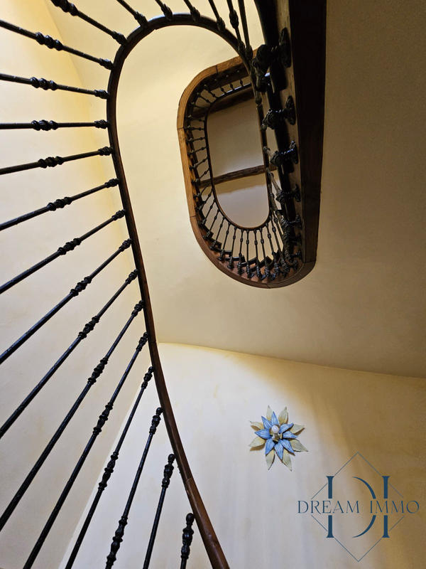 Maison - 380 m² - 9 pièces