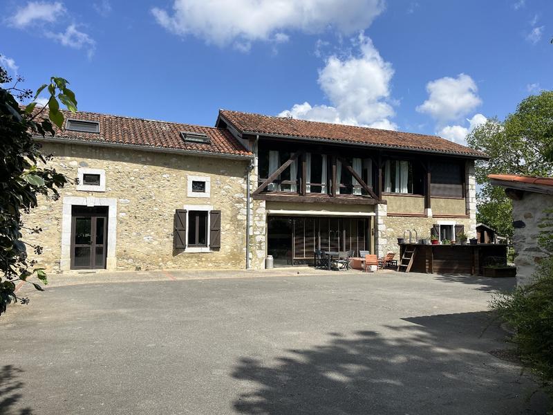 Propriété - 228 m² - 7 pièces