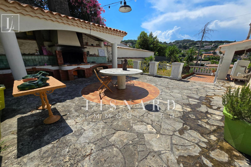 Maison - 240 m² - 6 pièces