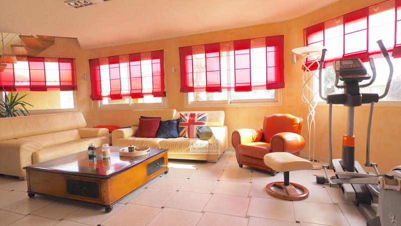 Maison - 222 m² - 9 pièces