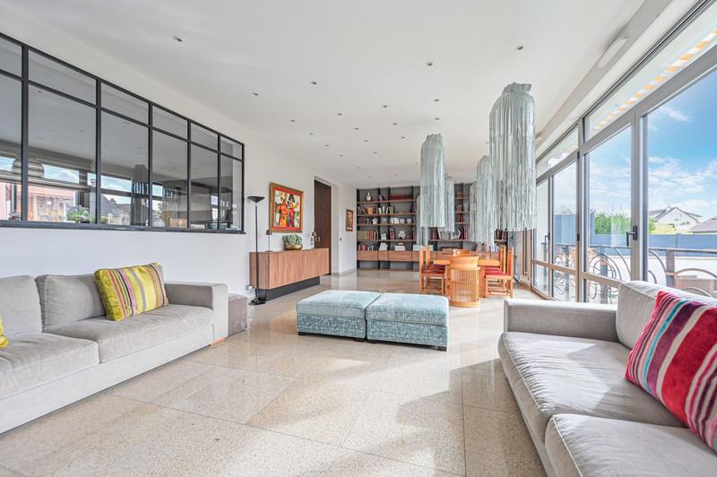 Maison contemporaine - 276 m² - 7 pièces