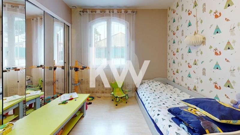 Maison - 214 m² - 9 pièces